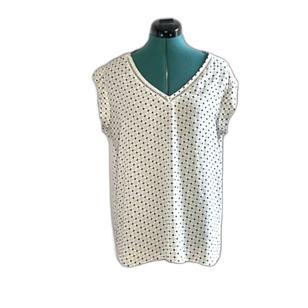 DR2 White and black top. Size XL
